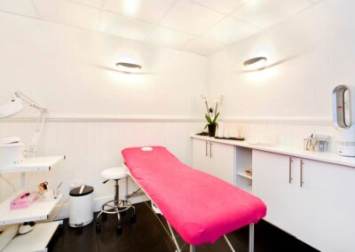 Morph Interior-Beaches & Cream Salon